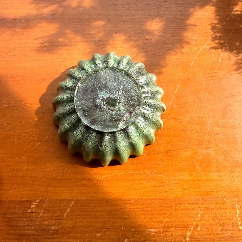 Green Fluted Resin Dish - Picture 4 of 4